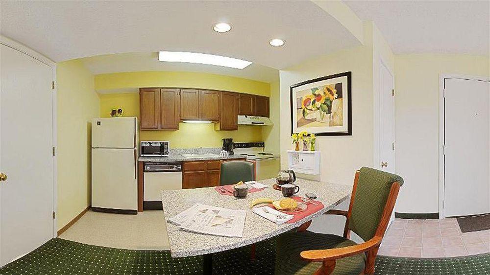 Sonesta Simply Suites Cleveland Airport Middleburg Heights Eksteriør billede