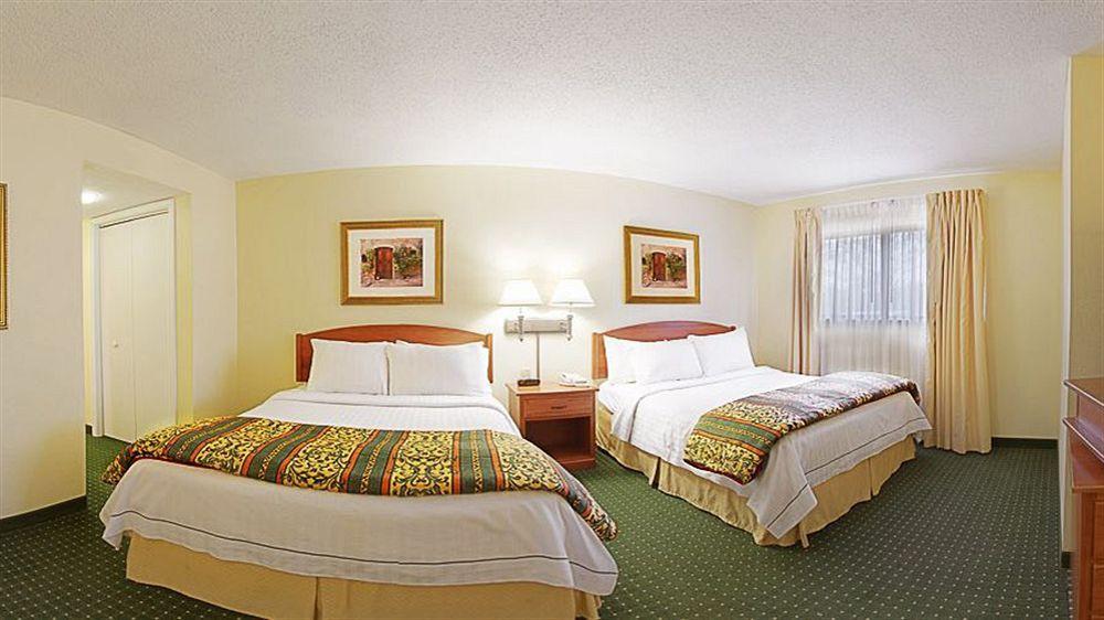Sonesta Simply Suites Cleveland Airport Middleburg Heights Eksteriør billede