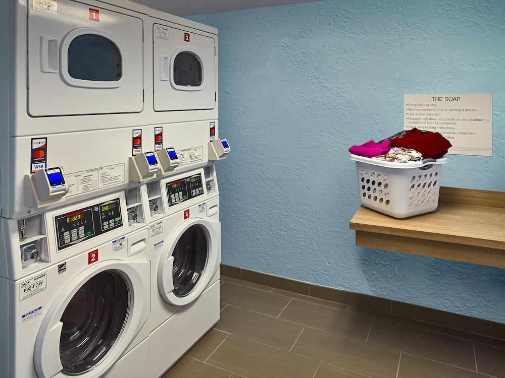 Sonesta Simply Suites Cleveland Airport Middleburg Heights Eksteriør billede