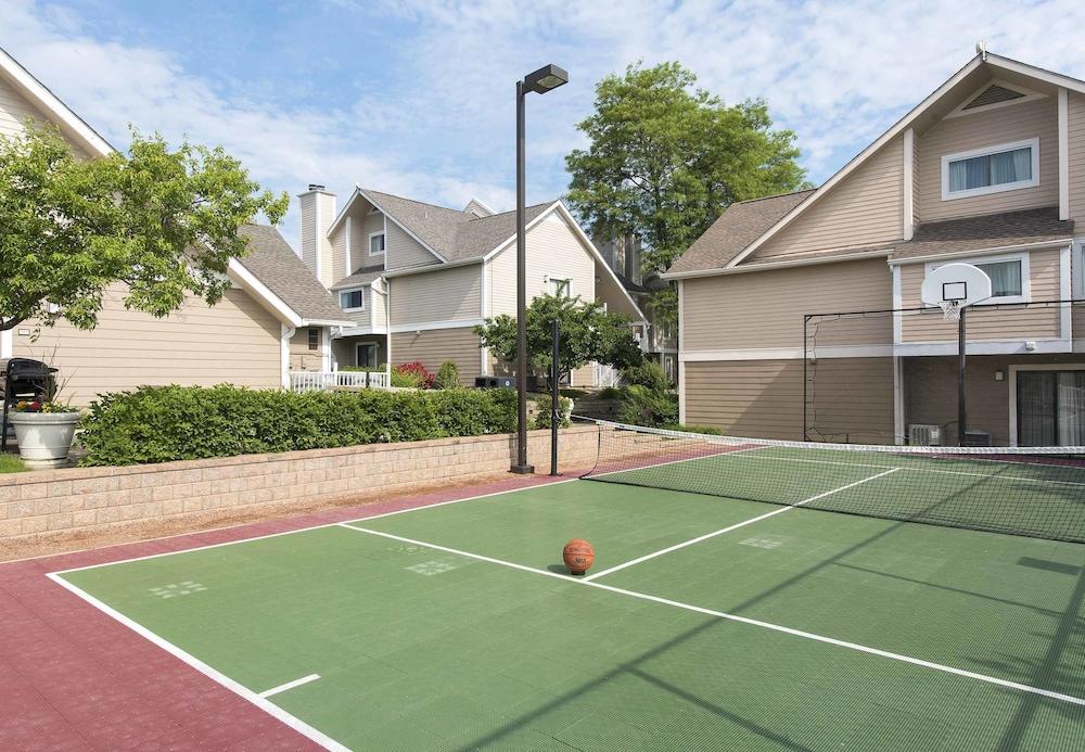 Sonesta Simply Suites Cleveland Airport Middleburg Heights Eksteriør billede