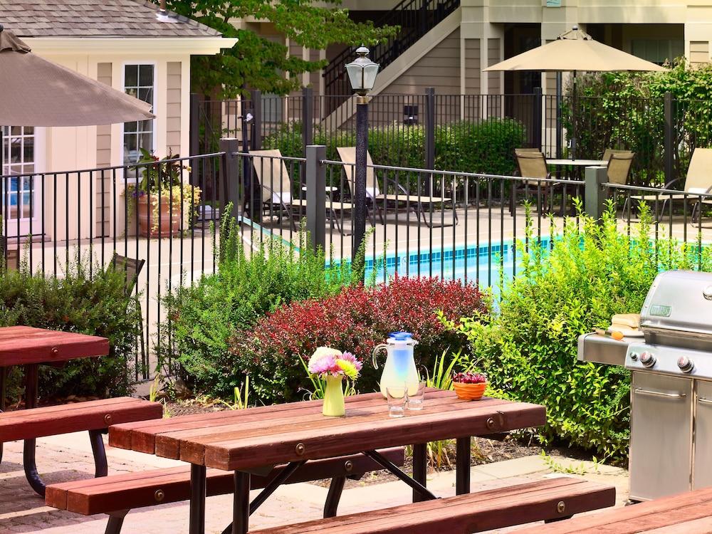 Sonesta Simply Suites Cleveland Airport Middleburg Heights Eksteriør billede