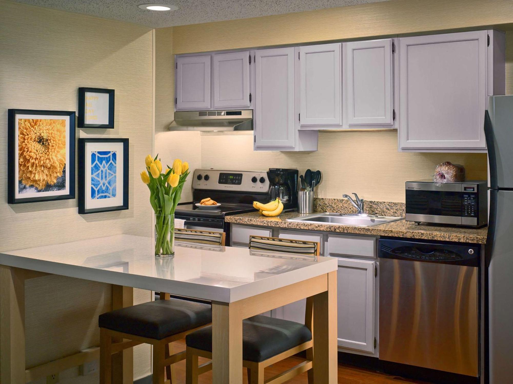 Sonesta Simply Suites Cleveland Airport Middleburg Heights Eksteriør billede
