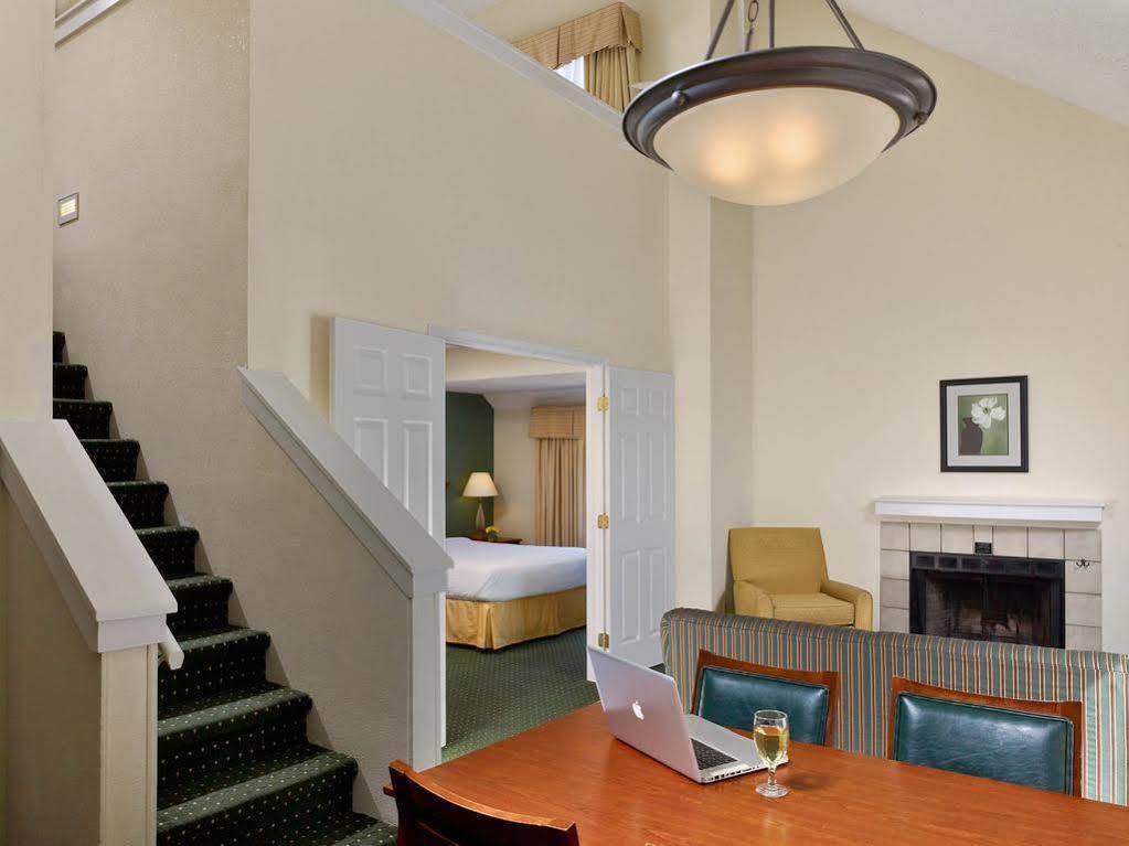 Sonesta Simply Suites Cleveland Airport Middleburg Heights Eksteriør billede