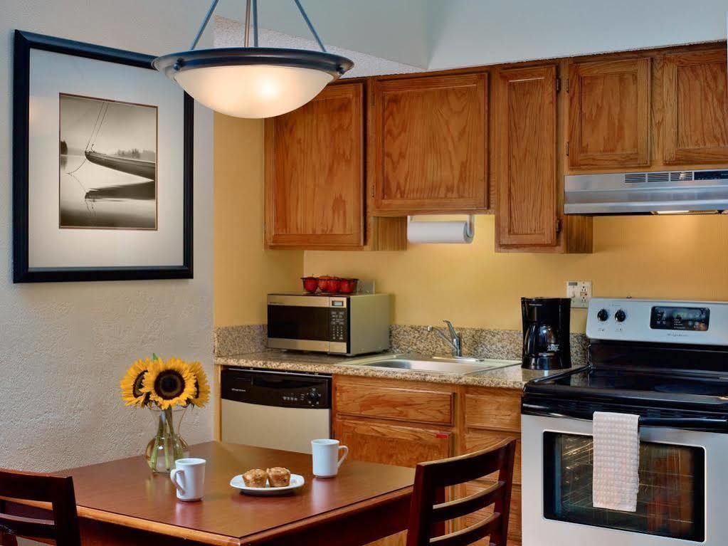 Sonesta Simply Suites Cleveland Airport Middleburg Heights Eksteriør billede