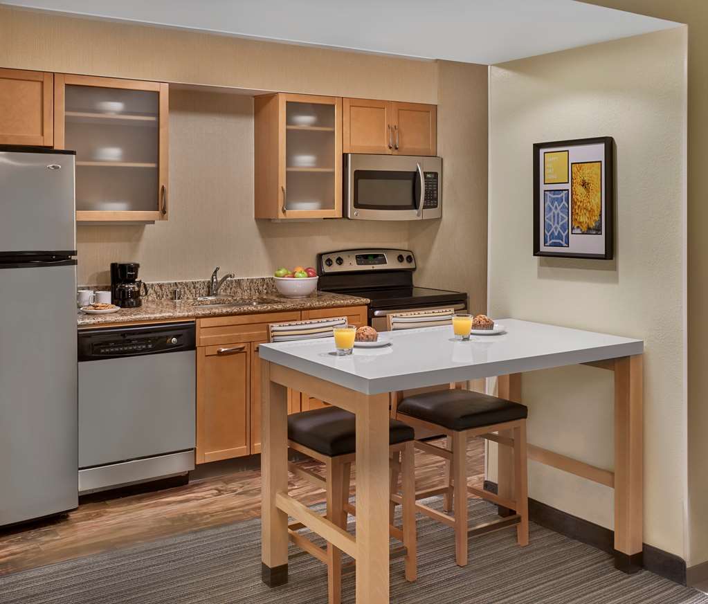 Sonesta Simply Suites Cleveland Airport Middleburg Heights Værelse billede